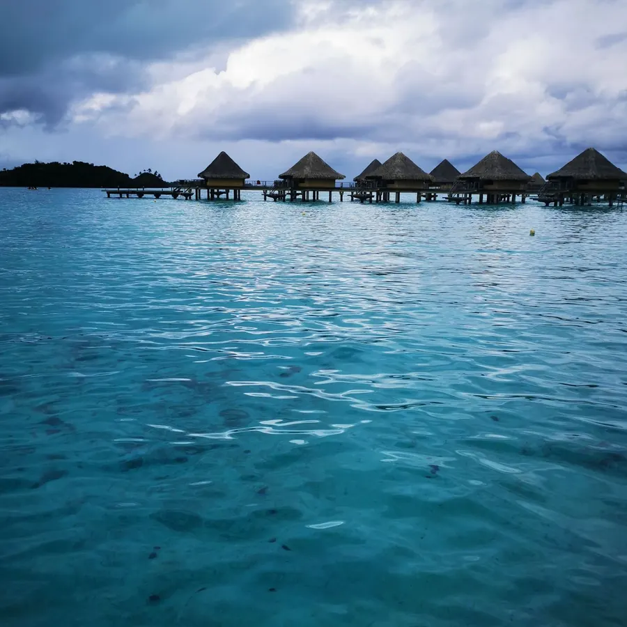 Bungalow sull'acqua in Polinesia
